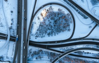 Talvinen ilmakuva maantiestä