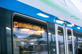 Lähikuva paikallisjunasta