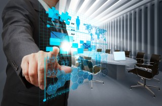 Advisory Board, kuvituskuva, sormi osoittaa näyttöä täynnä digiä.