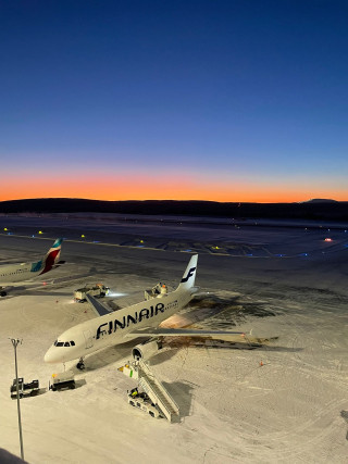 Kuvituskuva lentokentästä kaamoksen aikaan.