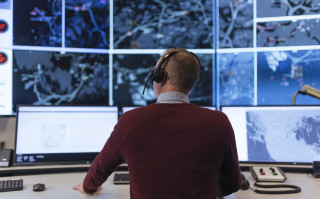 Alusliikenneohjaajia meriliikennekeskuksessa