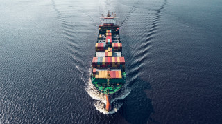 Rahtilaiva ulapalla. Kuvituskuva