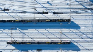 Junat ratapihalla kuvattuina ylhäältä