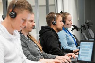 Lennonjohtaja opiskelijoita