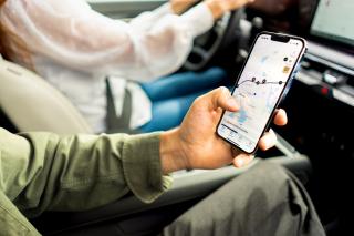 mobiiliapin käyttäminen autossa