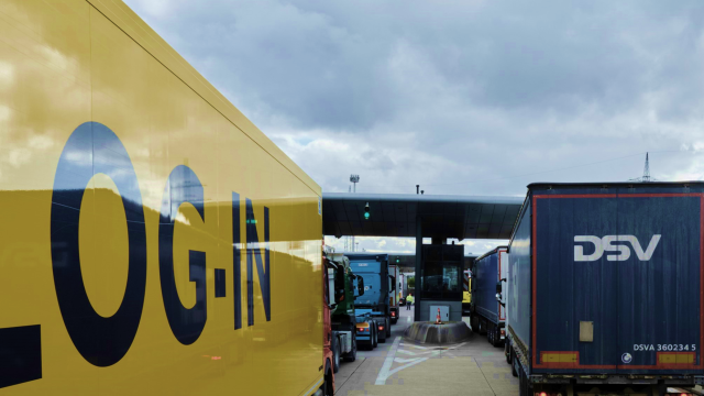 Rekkaliikennettä rajanylityspaikalla