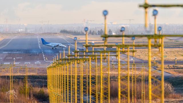 Pienkone lähdössä 